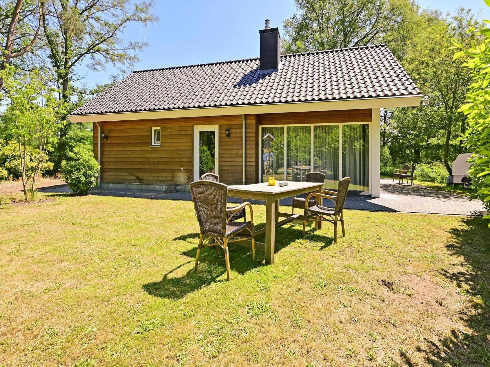 Chalet With Gorgeous View Of The Natural Surroundings Weerselo Exterior foto